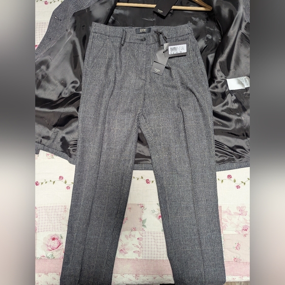 Seventy 4 button Suit - Windowpane/Micro-houndstooth, Grey/black, 70% off - Picture 7 of 8